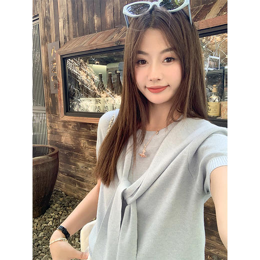 <曾小咸推荐>现货秒杀！微信超特价！设计感3色带披肩短袖针织衫两件套 日常149.99 立减60 秒杀89.99！ 商品图2