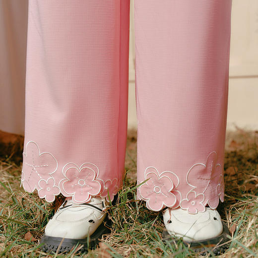 两三事仲夏花笺2025春季新款甜美绣花裤脚口蕾丝绑带直筒休闲裤女 商品图3