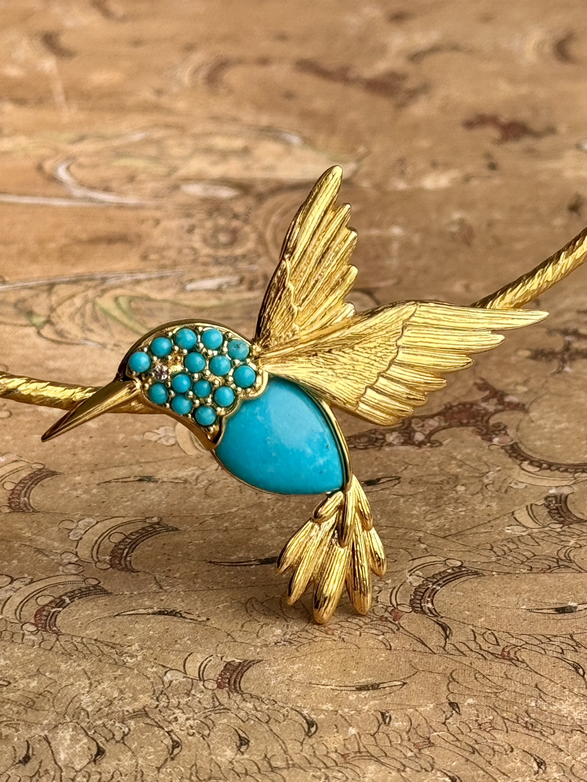 【月泉流砂·蜂鸟胸针】