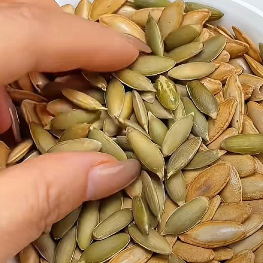 【新疆美人甲南瓜子】产自新疆阿勒泰的南瓜子，颗粒饱满，香脆可口，风味浓郁，配料表干净，110g/袋 商品图4