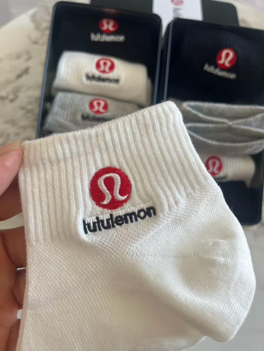 一盒5双装，外贸原单正品露露棉袜。高档铁盒装，两白➕两黑➕一灰，男女同款尺码36-45 商品图10