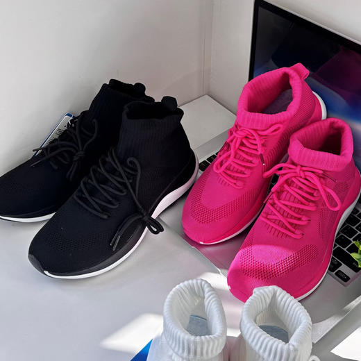 KAIBA 情侣款轻便透气跑步训练鞋 网面设计 柔软耐磨 商品图5