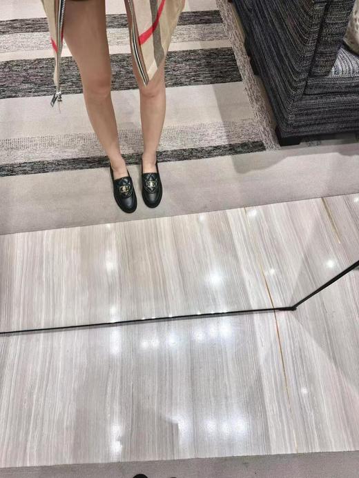 香奈儿2025全新菱格纹书包金扣乐福鞋黑金配色双𝗖𝐥𝐨𝐠𝐨菱格纹小羊皮设计（HC） 商品图4