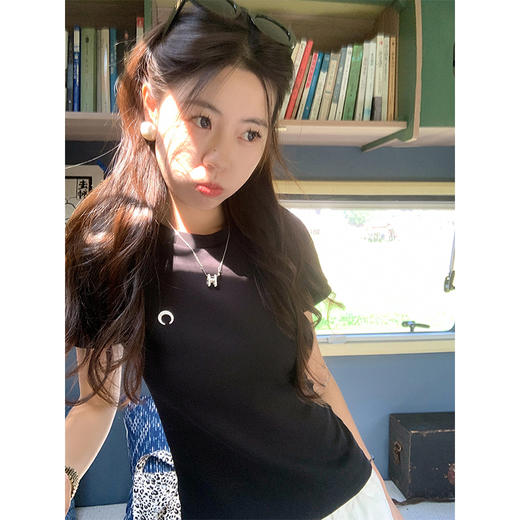 <曾小咸推荐>2色修身短袖T恤 日常89.99/件 立减40 秒杀49.99/件！！ 商品图4