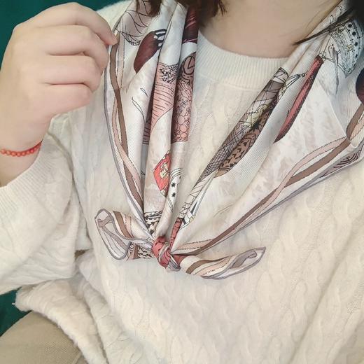 【甄珠贝·时尚高级感系列】70*70cm双面异色浪漫热气球丝巾和璀璨蝴蝶结d淡水珍珠胸花礼盒套装 商品图5