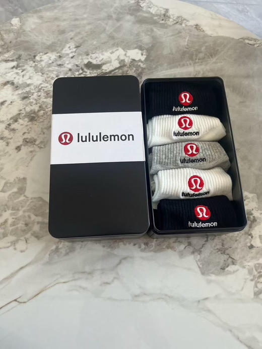 一盒5双装，外贸原单正品露露棉袜。高档铁盒装，两白➕两黑➕一灰，男女同款尺码36-45 商品图1
