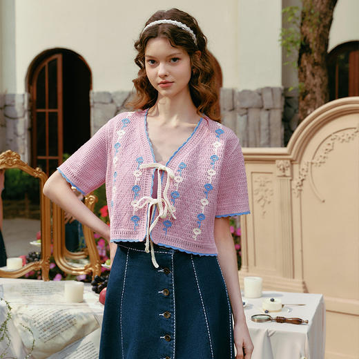 两三事 落樱花蔓 2025春季新款小清新勾花镂空绑带针织开衫女短款 商品图3