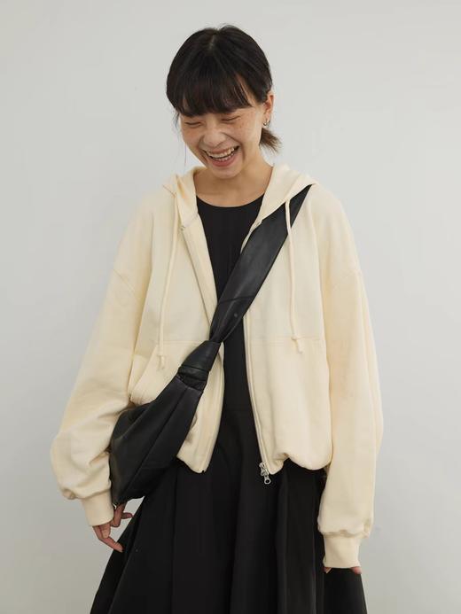 步履不停/5A15099C/连帽拉链结构花苞卫衣外套 商品图2