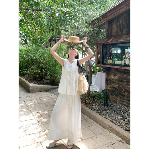 <曾小咸推荐>设计感米白色压褶系带无袖背心衬衫 商品图4