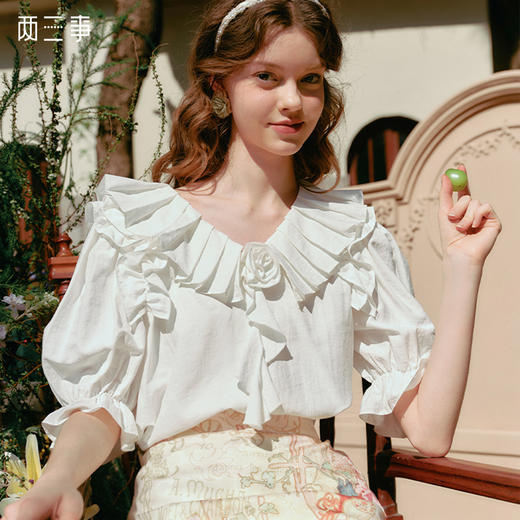 两三事盐渍晴空2025春季新款压褶翻领立体花朵荷叶边泡泡袖衬衫女 商品图0