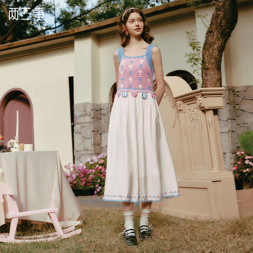 两三事 拈花吻夏 2025春季新款甜美手工钩花吊带裙长款连衣裙 商品图0
