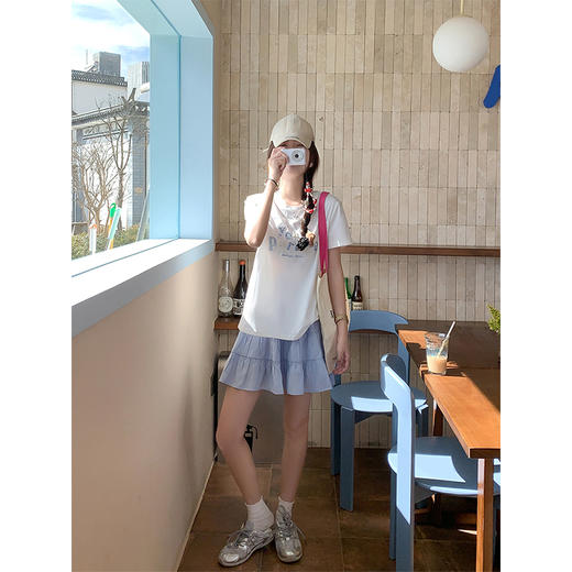 <曾小咸推荐>休闲白色珍珠绣花短袖T恤蓝色半身裙 商品图3