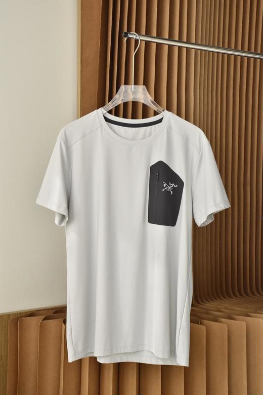 始祖鸟爆款绝对算是坐实了户外“潮流圈一哥”的位置了就连一件基础的tee一经发售就成为了爆款男女同款（SS） 商品图4