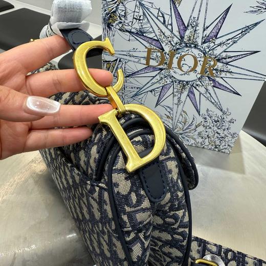 配盒子Dior升级版面料 迪澳了刺绣老花马鞍包 商品图1