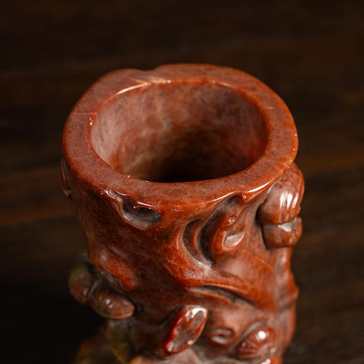 清 寿山石雕松树纹随形笔筒 商品图2