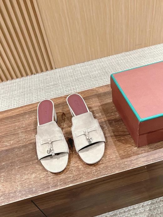 LP家诺翩悠雅经典粗跟拖鞋（HC） 商品图1