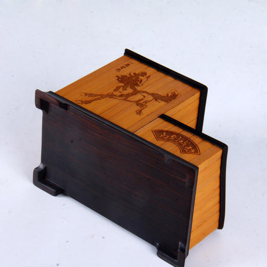 马到成功°黑檀镶碳化竹笔筒 商品图10