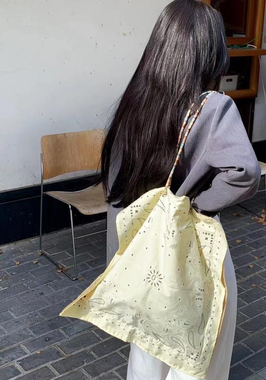 爱马仕丝巾背在身上❗❗【低预算背明星同款丝巾包】柔软轻便可折叠丝巾大包包❗ 商品图0