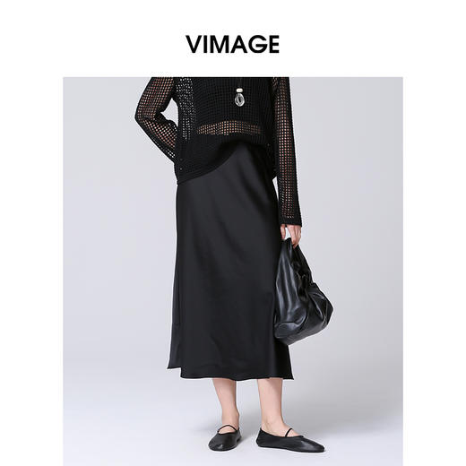 VIMAGE纬漫纪垂坠缎面高腰显瘦高级感百搭纯色半身裙夏季新款VB2406302 商品图3