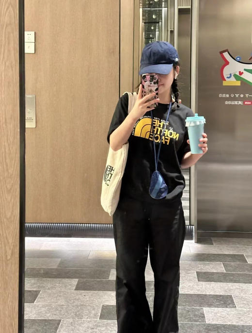 正品北面THE NORTH FACE 黄色大logo短袖
纯棉印花 男女同款
标全吊牌 随意鉴定 尺码M L XL 商品图6