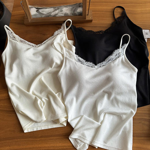 官网899！华歌er同款莫代尔真丝棉混纺吊带背心女蕾丝边带胸垫文胸内搭一体打底可外穿 商品图6