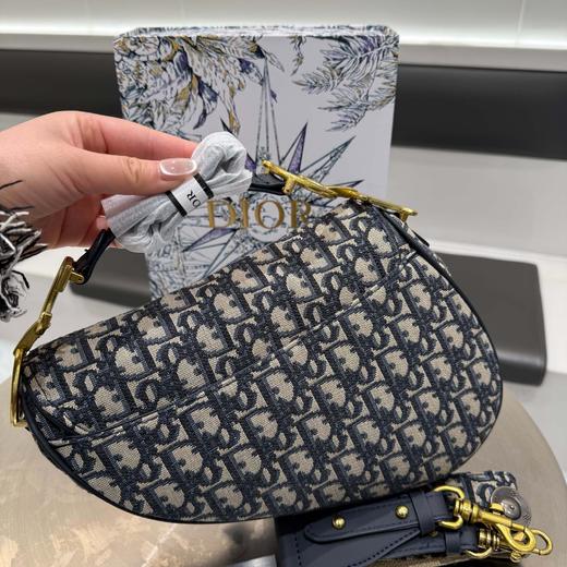 配盒子Dior升级版面料 迪澳了刺绣老花马鞍包 商品图0