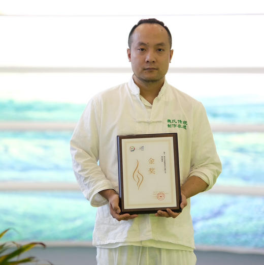 【爱茶人必抢魏老师金奖黄芽，蒙顶魏氏非遗手工黄芽！魏久淞亲制，一茶难求】四炒四包，芽条匀整  色泽嫩黄  芽毫显露  花香幽长  汤色黄亮透碧  滋味鲜爽 商品图9