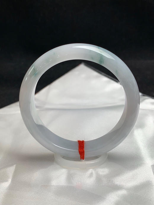 612449，52圈口细糯飘花正圈平安镯，白底飘蓝花，底子细润，清爽完美 商品图0