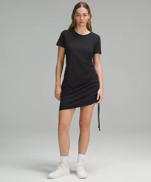 原单正品lulu Cinch-hem 单侧抽绳连衣裙！越南代工厂回货，去吊牌 其余齐，官网在售780，现货发 需要的抓紧囤 ，一批无补，可以穿到秋初！
两个色4 6 8 10码 商品图1