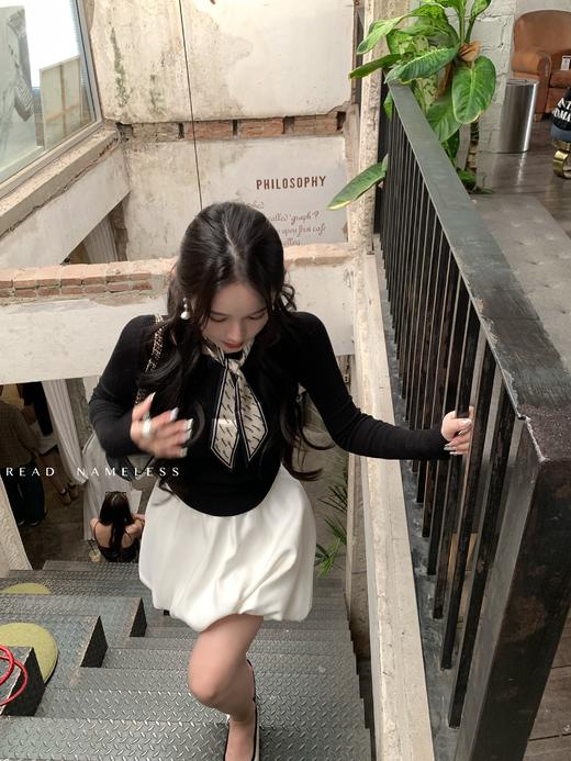 Read Nameless /后背镂空蝴蝶结黑色上衣+缎面拼纱白色花苞裙裤2025/3/15 商品图10