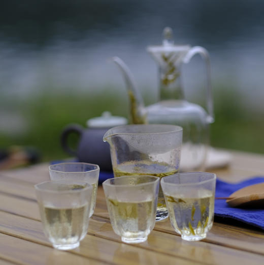 【爱茶人必抢魏老师金奖黄芽，蒙顶魏氏非遗手工黄芽！魏久淞亲制，一茶难求】四炒四包，芽条匀整  色泽嫩黄  芽毫显露  花香幽长  汤色黄亮透碧  滋味鲜爽 商品图11