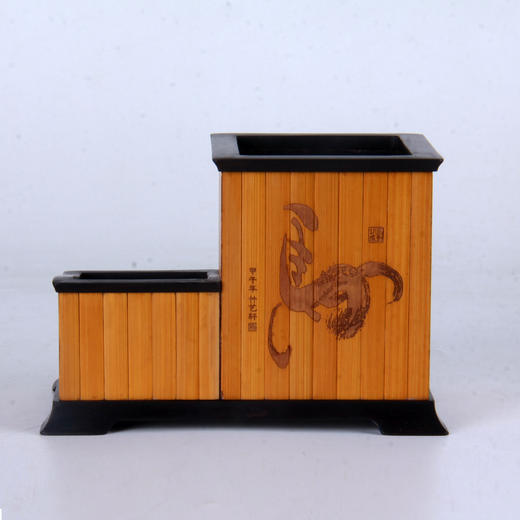 马到成功°黑檀镶碳化竹笔筒 商品图2