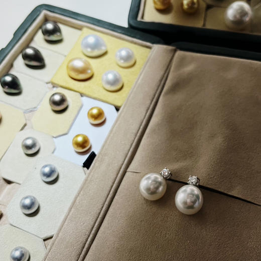 CLASSIC系列 18K镶钻石和南洋珍珠 耳钉 商品图3