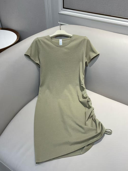 原单正品lulu Cinch-hem 单侧抽绳连衣裙！越南代工厂回货，去吊牌 其余齐，官网在售780，现货发 需要的抓紧囤 ，一批无补，可以穿到秋初！
两个色4 6 8 10码 商品图11