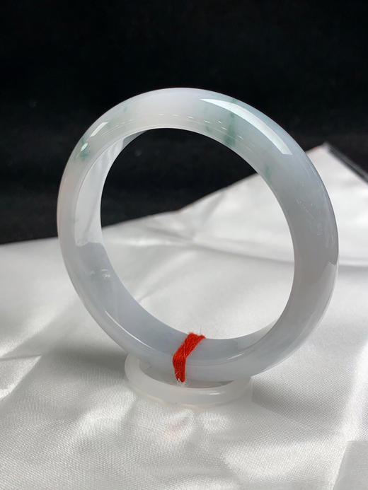 612449，52圈口细糯飘花正圈平安镯，白底飘蓝花，底子细润，清爽完美 商品图2