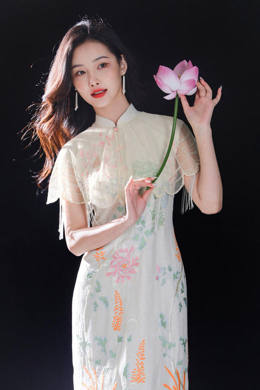 逸红颜明月优选#流苏云肩「 玲珑珮」手工珠串镂空小斗篷，复古网纱重工旗袍外搭 商品图4