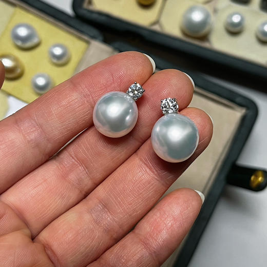 CLASSIC系列 18K镶钻石和南洋珍珠 耳钉 商品图2