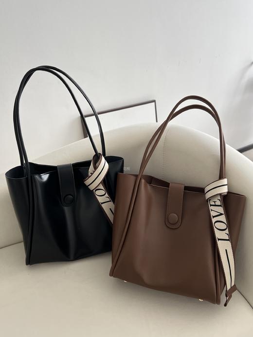 【日本プリンセィ小众ins风托特包SS213】买大包送小包 托特包包型，容量超级牛  实物皮料质感赞爆案Pu面料 防水!手机充电宝电脑、平板等物品都能放下哦!就连1000ml水杯也轻轻松松! 商品图0