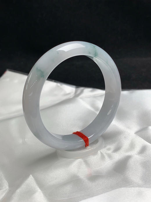 612449，52圈口细糯飘花正圈平安镯，白底飘蓝花，底子细润，清爽完美 商品图1