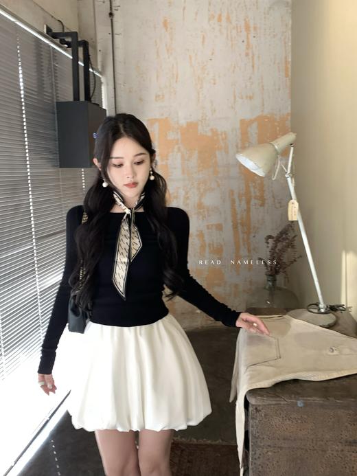 Read Nameless /后背镂空蝴蝶结黑色上衣+缎面拼纱白色花苞裙裤2025/3/15 商品图6