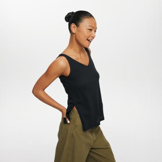 oneupV领开衩薄背心 商品图3