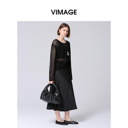 VIMAGE纬漫纪垂坠缎面高腰显瘦高级感百搭纯色半身裙夏季新款VB2406302 商品图4
