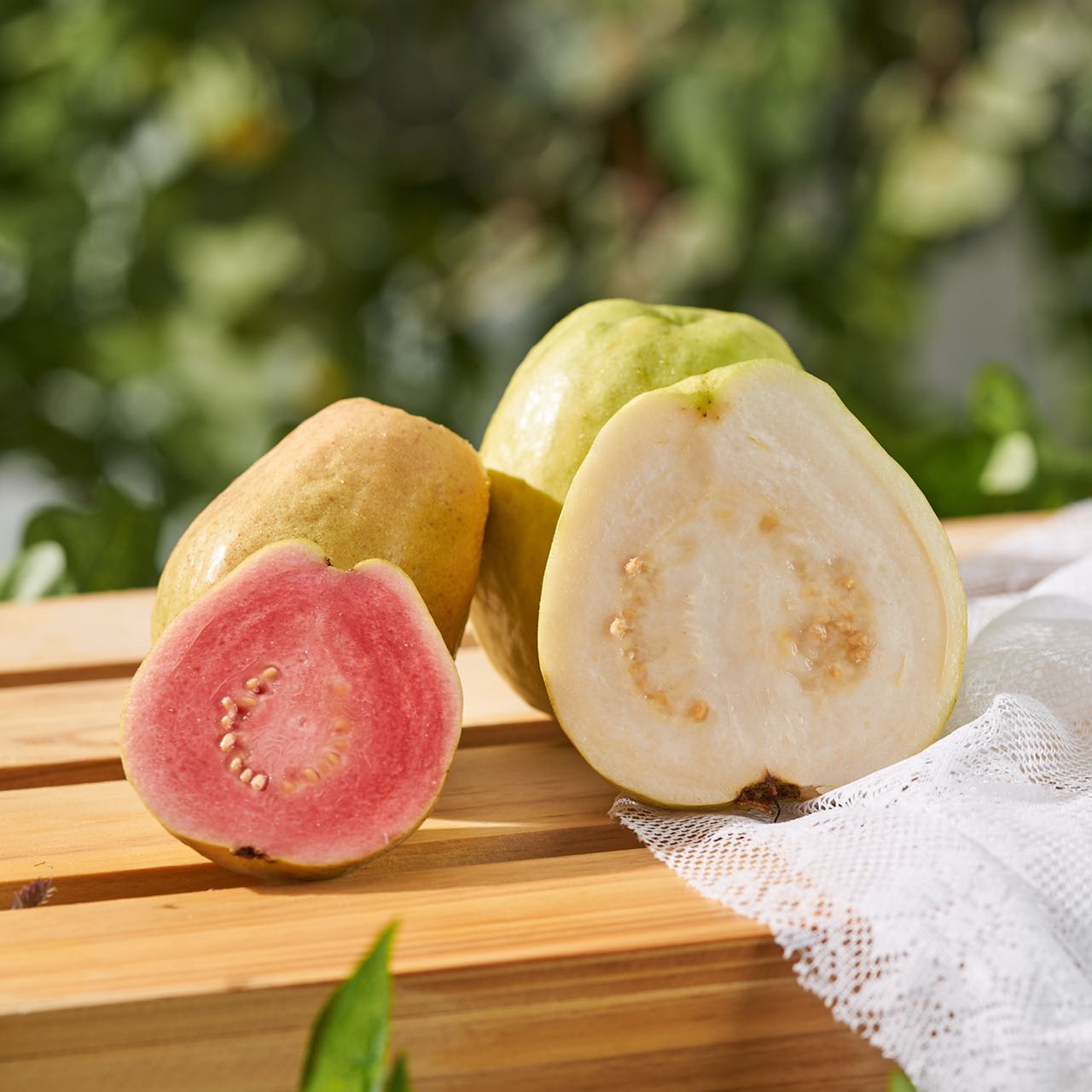 软滑爽口糯糯的口感皮薄肉厚奶油芭乐 红心芭乐