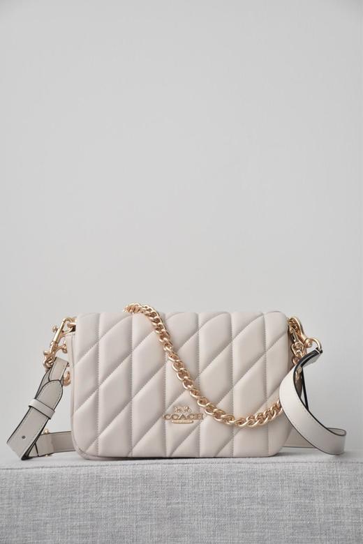 Coach蔻驰的包包设计越发有自己的风格。尤其是今天这款QuinnBag链条包（SS） 商品图1