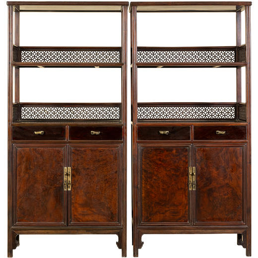 清 红木镶瘿木海棠围栏双层亮格柜（一对） 商品图5