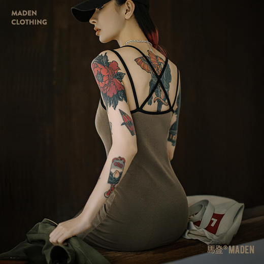 马登格雷系卡戴珊修身交叉吊带背心连衣裙无袖露背U领针织长裙春 商品图0