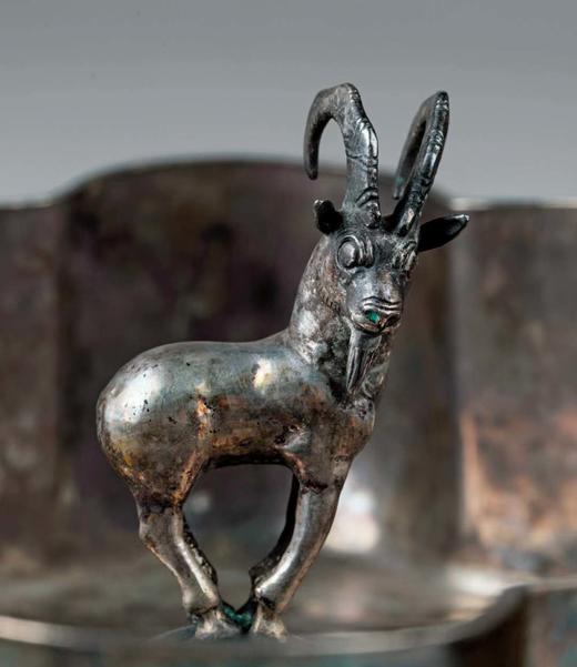 《攻金之工：早期东西文明交流中的金属艺术》（一函二册），清华大学艺术博物馆，平山郁夫丝绸之路美术馆 编，12开（28.5cmx24.2cm），958页，上海书画出版社2025年3月一版一印。 商品图8