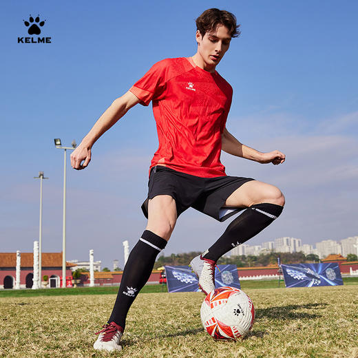 卡尔美2025新款足球系列男士梭织短裤 商品图2
