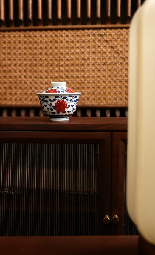 【怀宣临古】青花釉里红缠枝莲元宝 盖碗+釉里红缠枝莲铃铛杯 商品图0