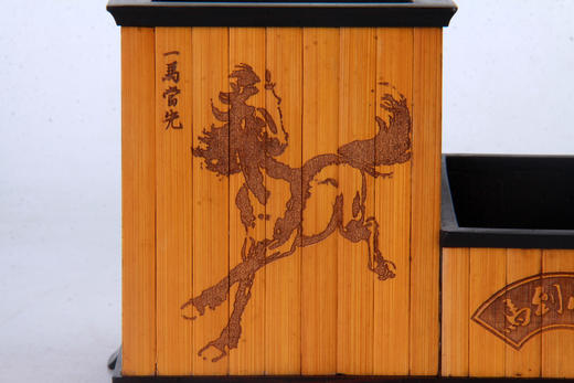 马到成功°黑檀镶碳化竹笔筒 商品图7